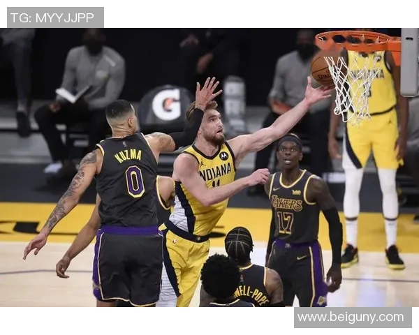 2013年NBA湖人与步行者激战回顾：经典对决与精彩瞬间的重温